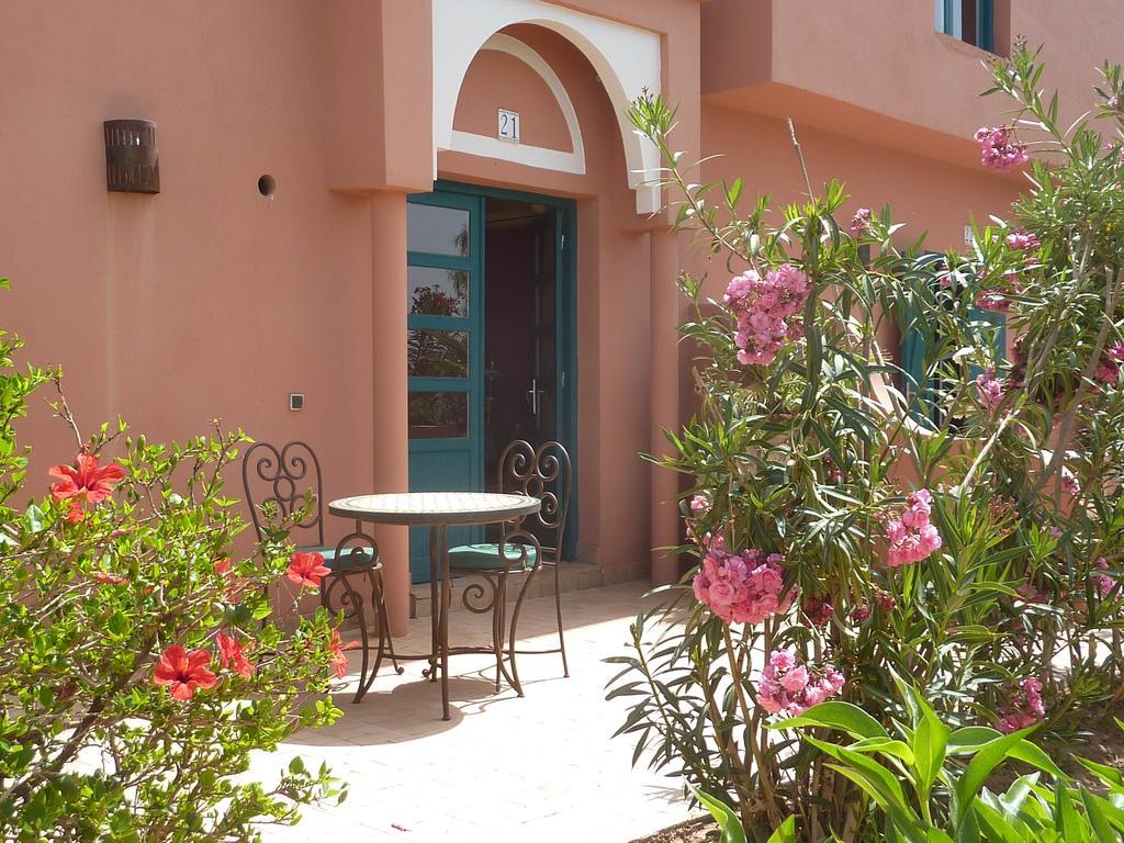 Bed and Breakfast Les Tourmalines Afeggou Exterior foto